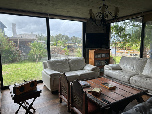Disfrutable Residencia En La Marina De Santa Lucía Excelente Construcción Tradicional, 2 Dormitorios, 2 Baños, Suite, Gran Fondo Con Muelle Con 18 Mts. Al Agua, Losa Radiante, Parrillero, Cocheras