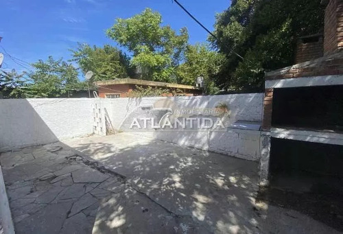 Venta De Tres Propiedades, Al Frente, Medio Y Fondo, Ubicada En Las Toscas Sur. Inm Atlántida.