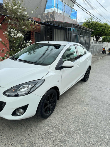 Mazda 2 Sedan Mecanico 1.498cc