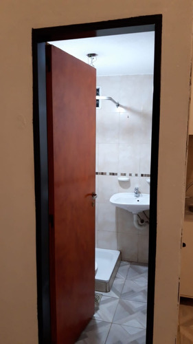 Imagen 5 de 10 de Alquiler. Monoambiente Para 1 Sola Persona. En Cruce De 2 Avenidas