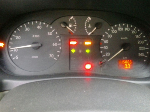 Renault Clio Sedan Expression1.6 Completo Prata 2003/revisad