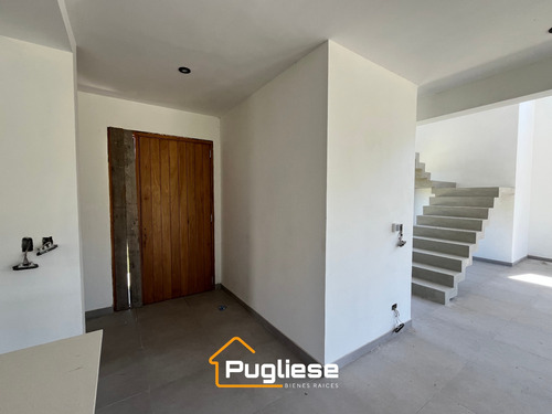 Casa En Venta A Estrenar Con Pileta. Lote Interno. Acacias Puertos