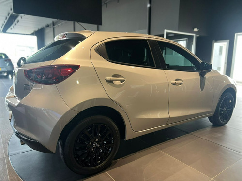 Imagen 6 de 21 de Mazda 2 Carbon Edition