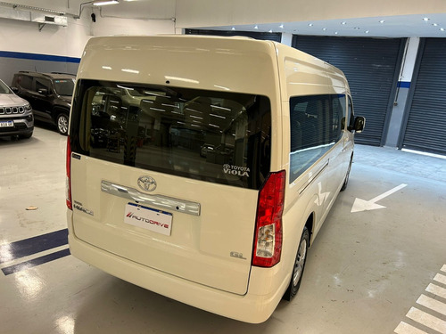 Toyota Hiace 2.8 Tdi Commuter 6at 14a