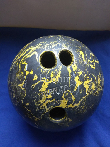 Bola De Bowling Marca Ebonite (12 Libras) (Usado)