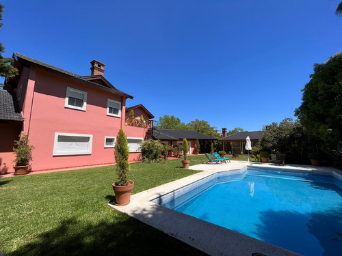 Chalet De Categoría En Country Club Los Cardales