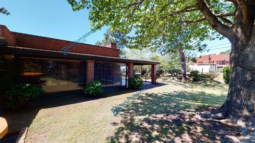 Barrio Residencial - Zona Colegios