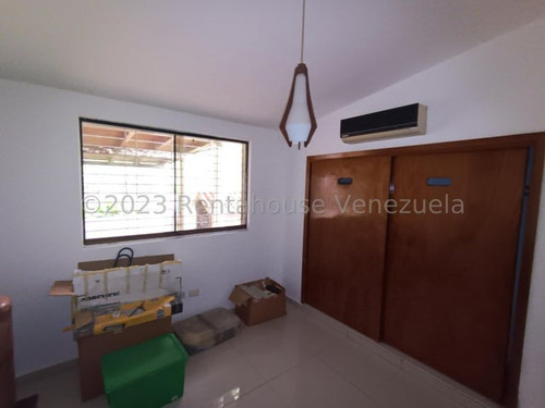 Casa En Venta En Colinas De Guataparo Valencia Mm Carabobo Con Patio Jardin Vigilancia Y Agua De Manantial