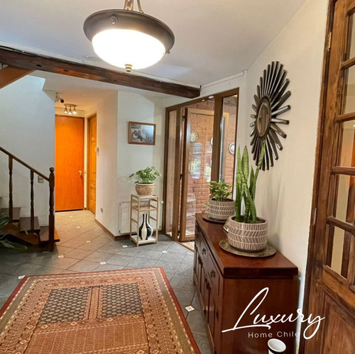 Amplia Casa En Condominio, Venta, La Reina.