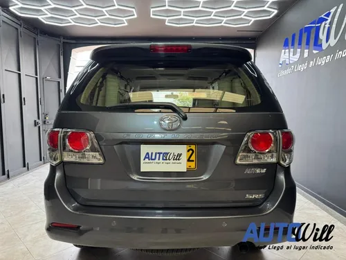 Toyota Fortuner Sr5 At 2700cc Aa 4x2 7psj