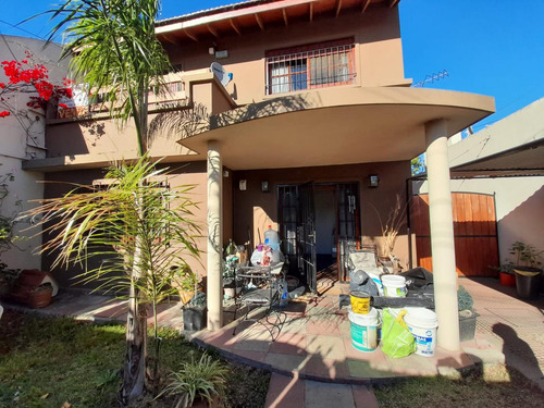 Venta Casa 319m2 Con Patio, Pileta Y Cochera En Don Bosco Quilmes, Apto Credito !!!