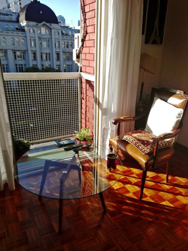 Paseo Colón Al 700, San Telmo. Piso 7. Al Frente Con Balcón A La Calle. 3 Ambientes. 2 Dormitorios. 55 M2. Vista Espectacular. Muy Luminoso. Conexión Para Lavarropas. Losa Radiante. Apto Profesional