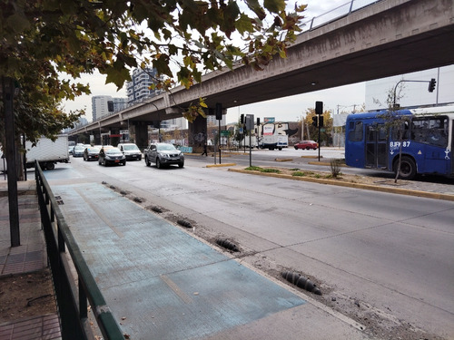 Local 200 Mts. Libres, Primera Linea Vicuña Mackenna.-