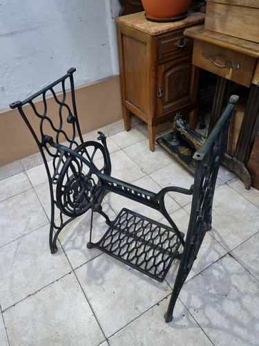 Antiguo Pie Grande De Hierro De Fundición Original Singer (Usado)