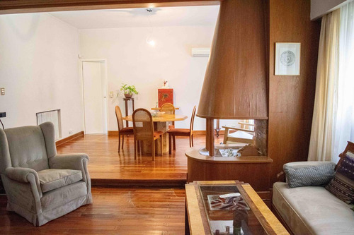 Casa De 4 Ambientes Con Cocheras En Venta En La Lucila