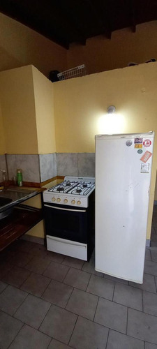 Imagen 6 de 11 de Ph 2 Ambientes En Primer Piso Por Escalera - Saenz Peña Esq Andrade - Bernal