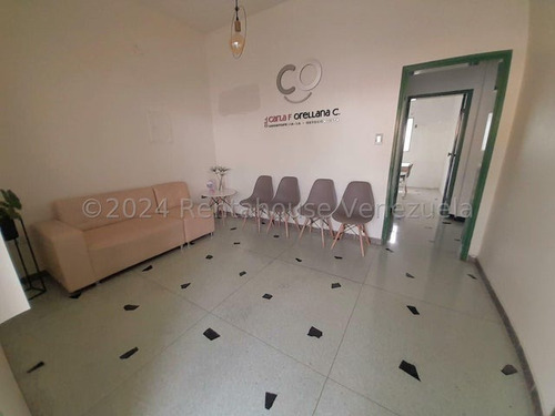 Amplia Y Conservada Casa Comercial En Venta Centro - Este De Barquisimeto. Calle 14 / 25-5012 As-m