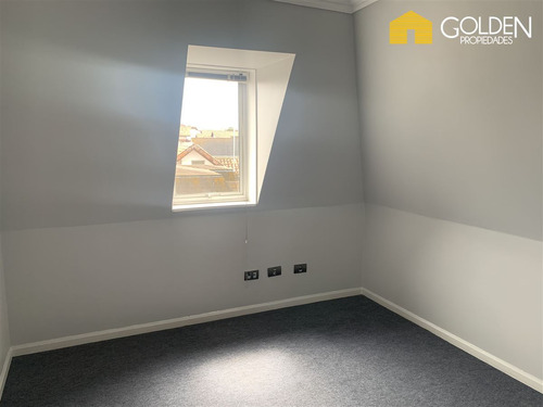 Casa En Venta De 7 Dorm. En Concón