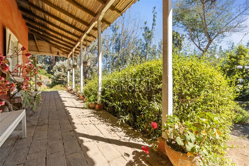 Casa En Venta De 6 Dorm. En Algarrobo