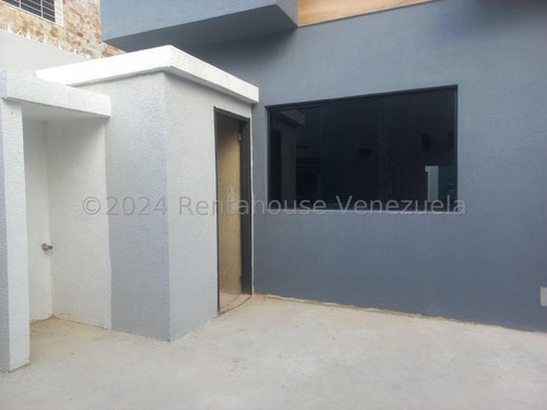 Townhouse Venta Obra Gris Con Pozo, Parrillera, Piscina Jardin Mañongo Naguanagua Carabobo L..eida Falcon Lf24-15518