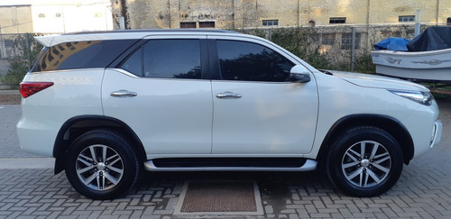 Imagen 7 de 11 de Toyota Sw4 2.8 Srx 177cv 4x4 7as At