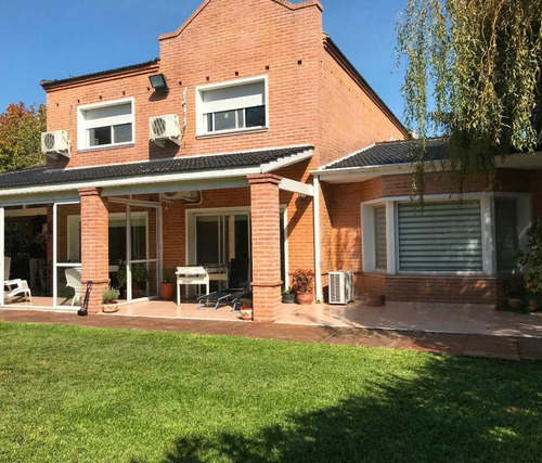 Venta Casa En - Abril Club De Campo -