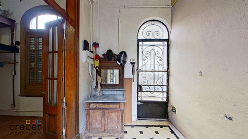 Hermosa Casa De Epoca De 4 Ambientes Con Terraza Y Patio
