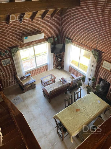 Imagen 10 de 21 de Hermosa Casa 4 Ambientes Distribuida En Dos Plantas A Dos Cuadras Del Mar | Valeria Del Mar