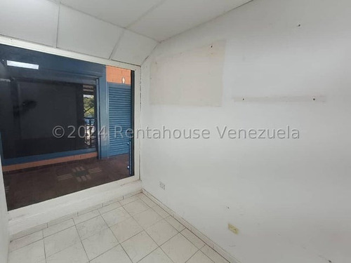 Local Comercial En Venta Con Muy Buena Ubicación De Alto Tráfico Vehicular Y De Personas. Avenida Principal Los Samanes Rah 25-18174