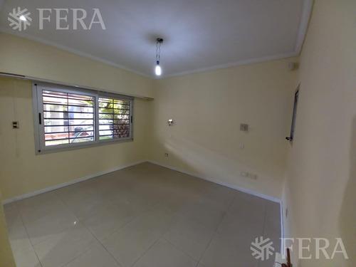 Venta De Casa De 4 Ambientes Con Cochera En Wilde