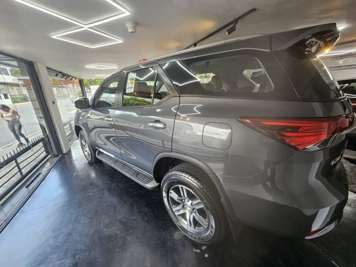 Toyota Fortuner 2.7 4x4