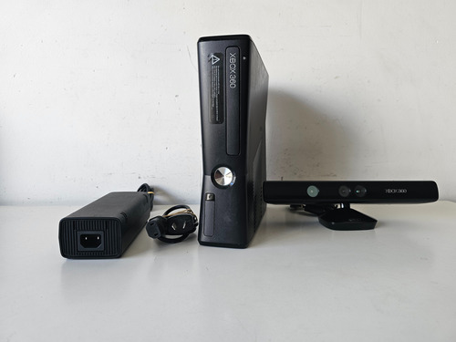 Microsoft Xbox 360 + Kinect - Sin Accesorios