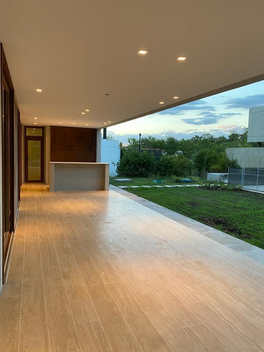 Imagen 4 de 14 de Venta Casa A Estrenar / Grand Bell 2 / City Bell