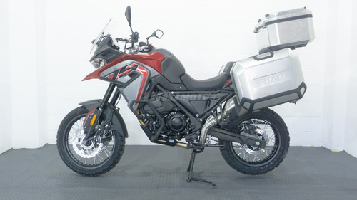 Imagen 1 de 23 de Voge 650 Dsx Moto Touring Con Baules 2023 No Benelli Trk