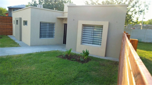 Imagen 1 de 10 de Casa Tipo Quinta Con Pileta Gran Parque !rebajada! Venta