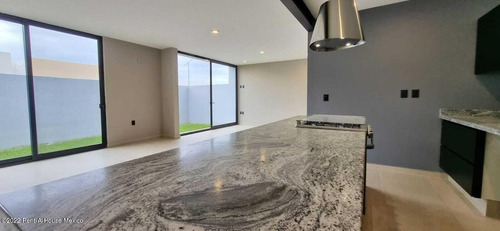 Imagen 12 de 30 de Casa De 4 Recamaras En Venta En Altozano, Querétaro!