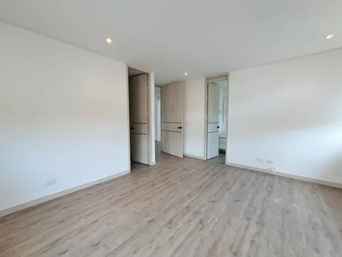 Apartamento En Venta En Benedictinos, La Abadia. Cod V16453