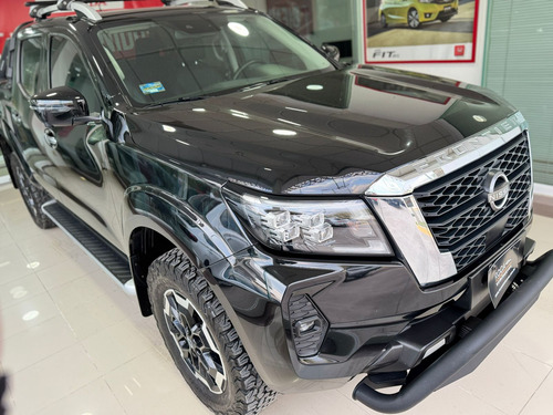 Nissan Frontier y NP 300 Frontier Pick-Up! 4 pts. Frontier Platinum LE, Doble Cab., 2.5TD, TA, a/ac., f. led, RA-18, 4x4