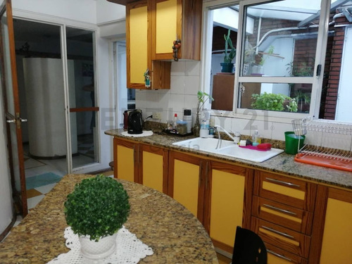 Imagen 22 de 30 de Venta De Piso Con 4 Dormitorios, Dependencia Balcón Patio Cochera
