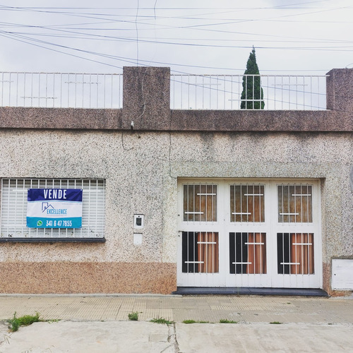 Casa Dos Dormitorios En Barrio Ludueña