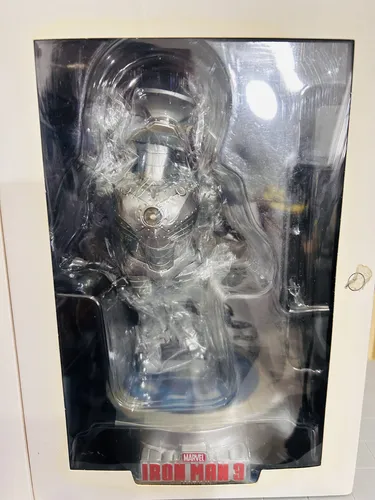 Iron man juguete que flota sale