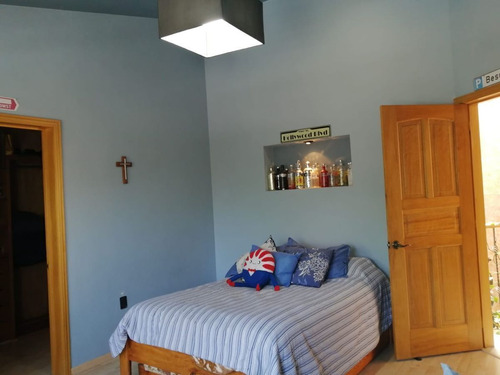 En Venta Casasa En Carretas, Gran Ubicación, 4 Recamaras, 5.5 Baños, Cto De Serv