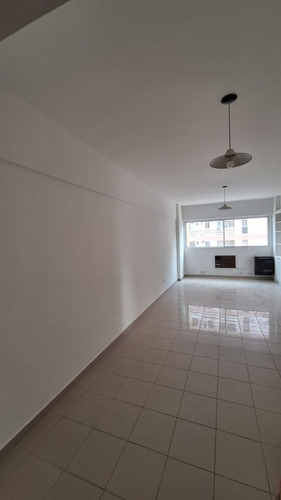 Alquiler Departamento Dos Dormitorios En Centro De Neuquén