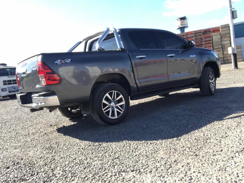 Toyota Hilux 2.8 Cd Srx 177cv 4x4 At 2016
