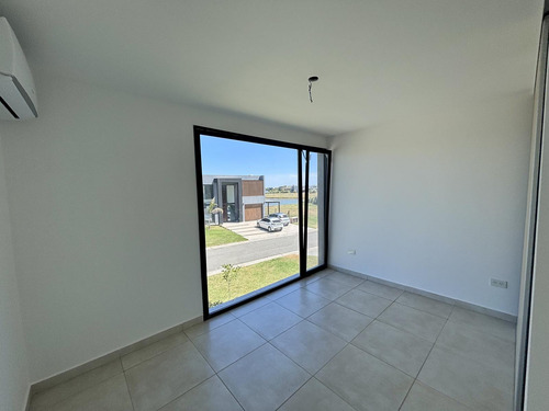 Venta Casa San Sebastián Área 7 - 6 Ambientes A La Laguna