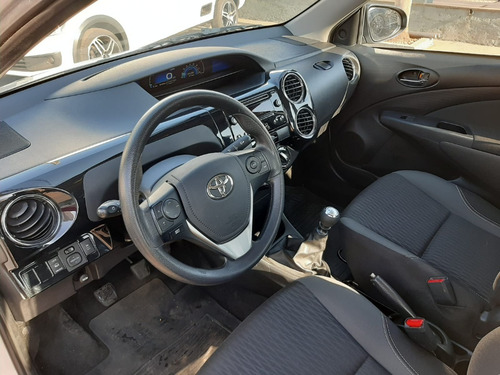 Imagem 6 de 15 de Toyota Etios Sedam X Plus 1.5