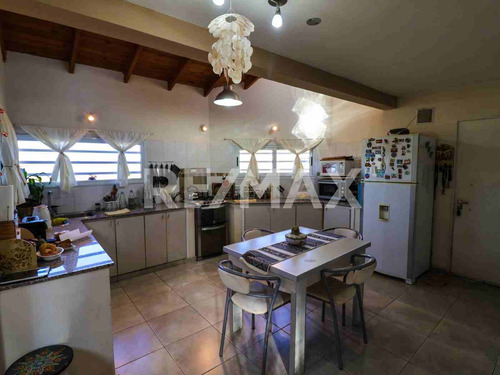 Venta Casa Con Pileta En Villa El Chocon Neuquen