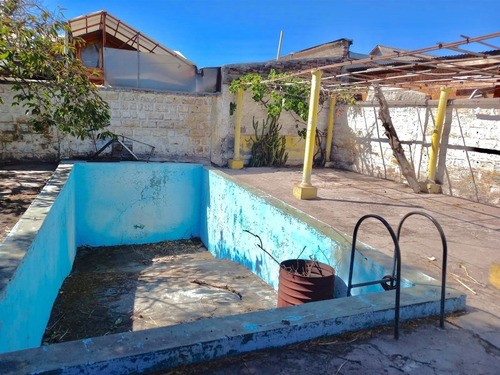 Casa En Venta De 3 Dorm. En La Cisterna