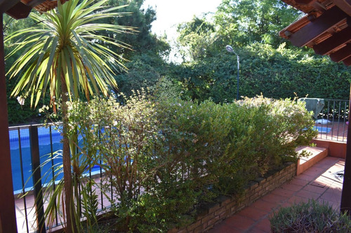 Casa De 3 Dormitorios En Parque Del Plata Sur