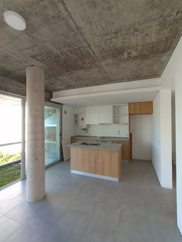 Venta Departamento Tres Ambientes + Cochera. A Estrenar. En Berazategui Centro.